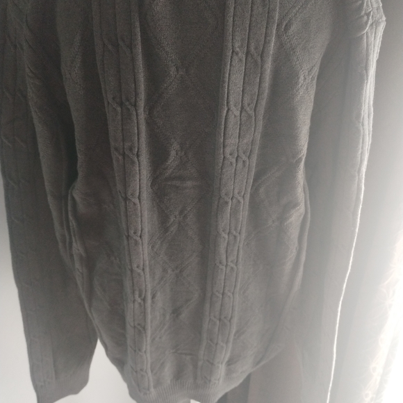 Men's Cable Knit Cardigan Sweater. XL - Picture 8 of 8